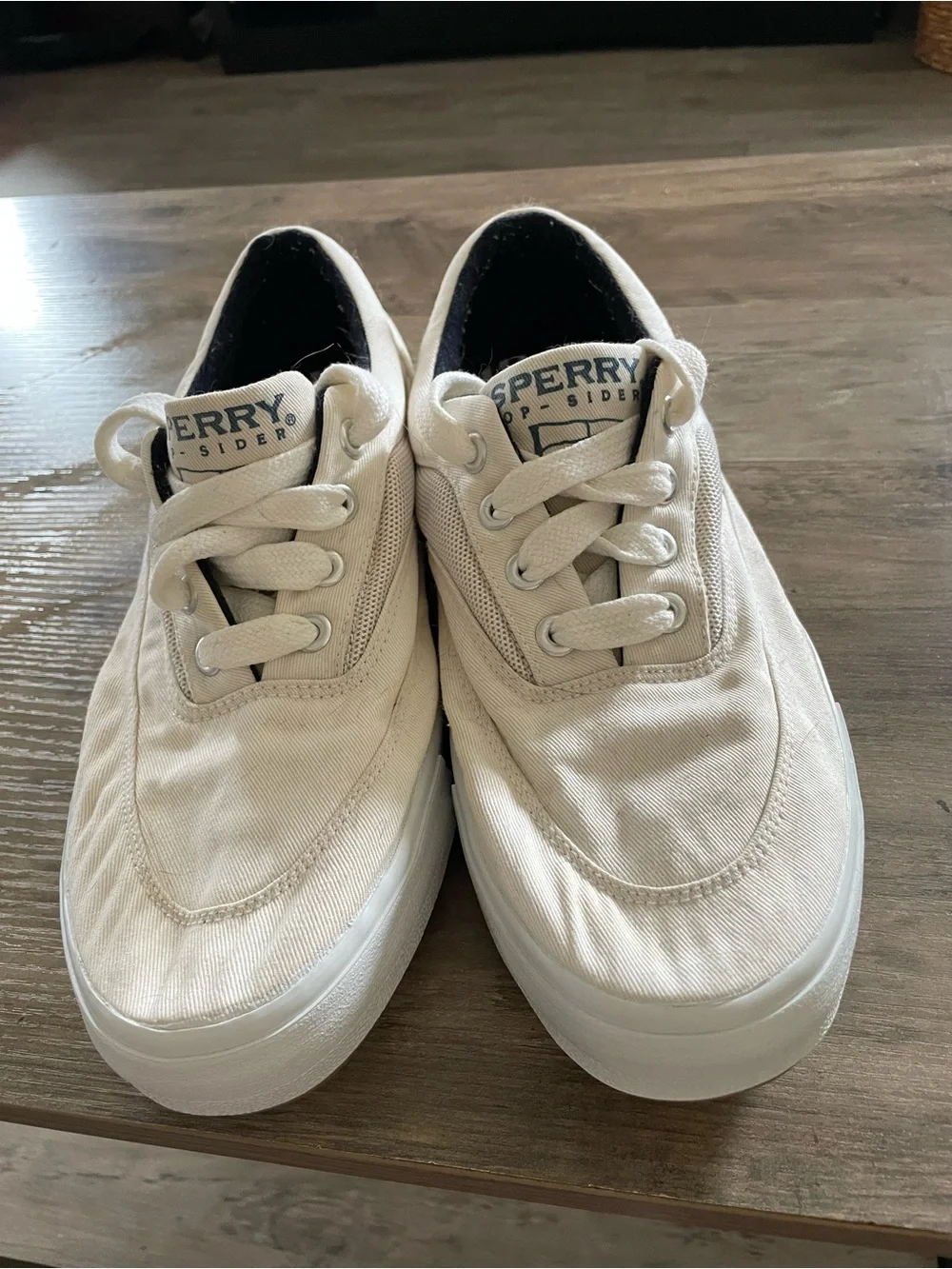 Sperry Top Sider Men’s 9.5 White lace up canvas mesh boat shoes/Sneakers